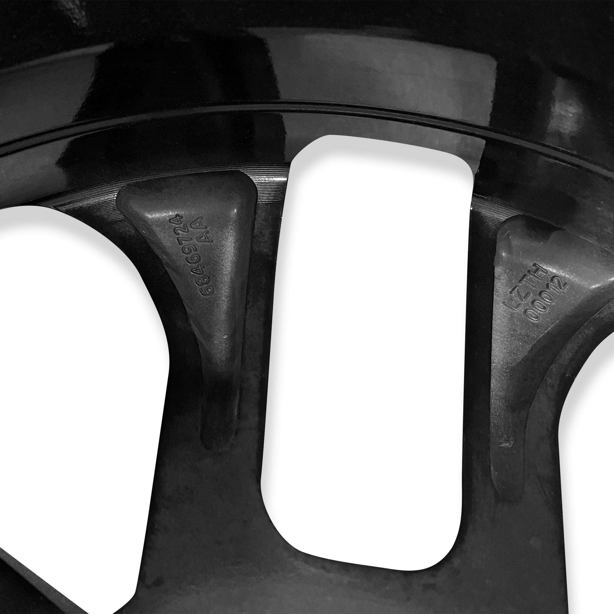 2020-2025 Jeep Wrangler
20x8 Genuine OEM Alloy Wheel / Rim view 4
